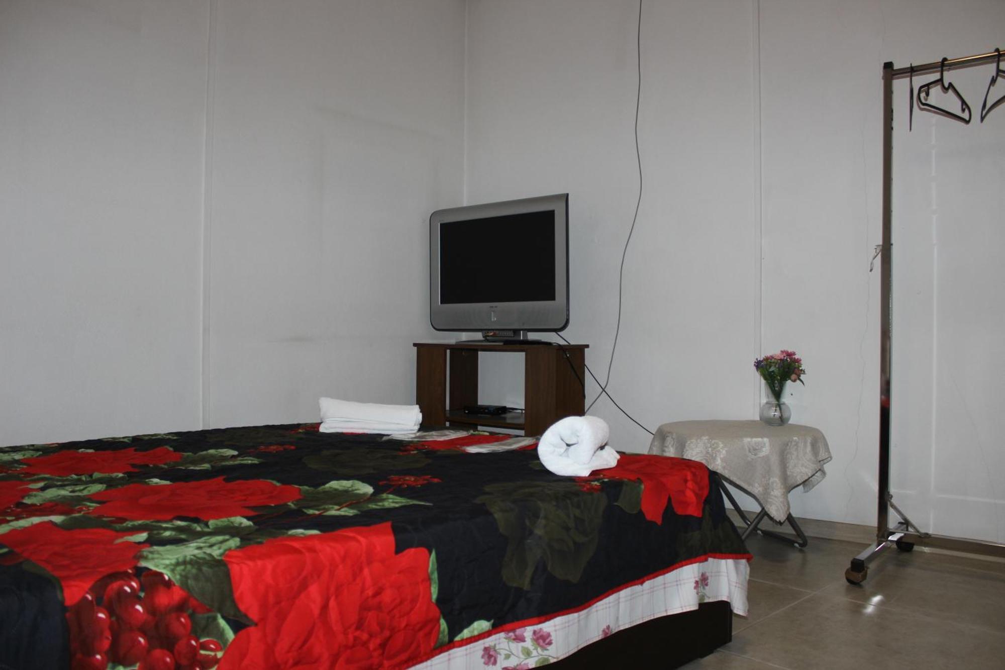 Hostel Near The Square Тбилиси Экстерьер фото