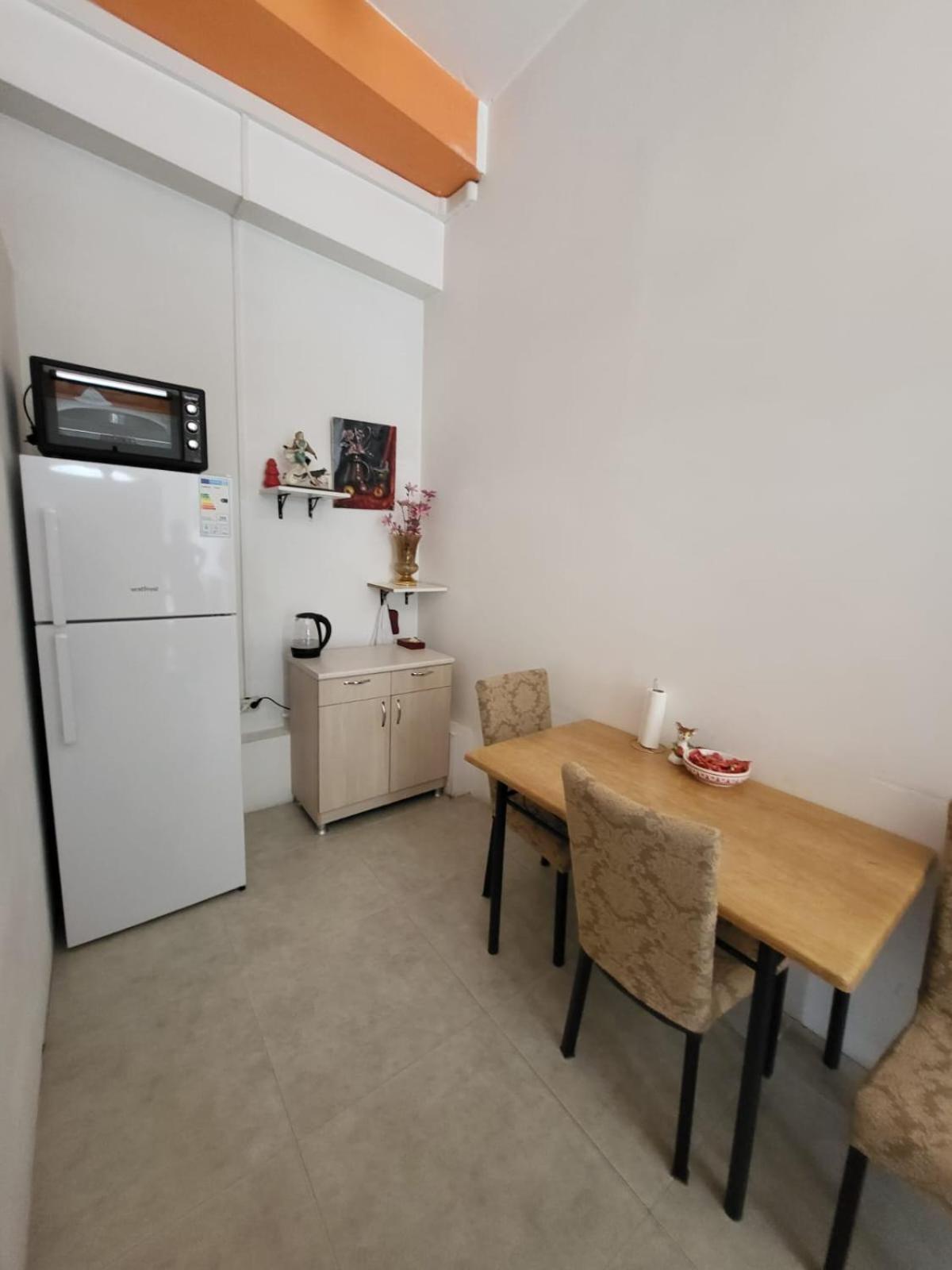 Hostel Near The Square Тбилиси Экстерьер фото