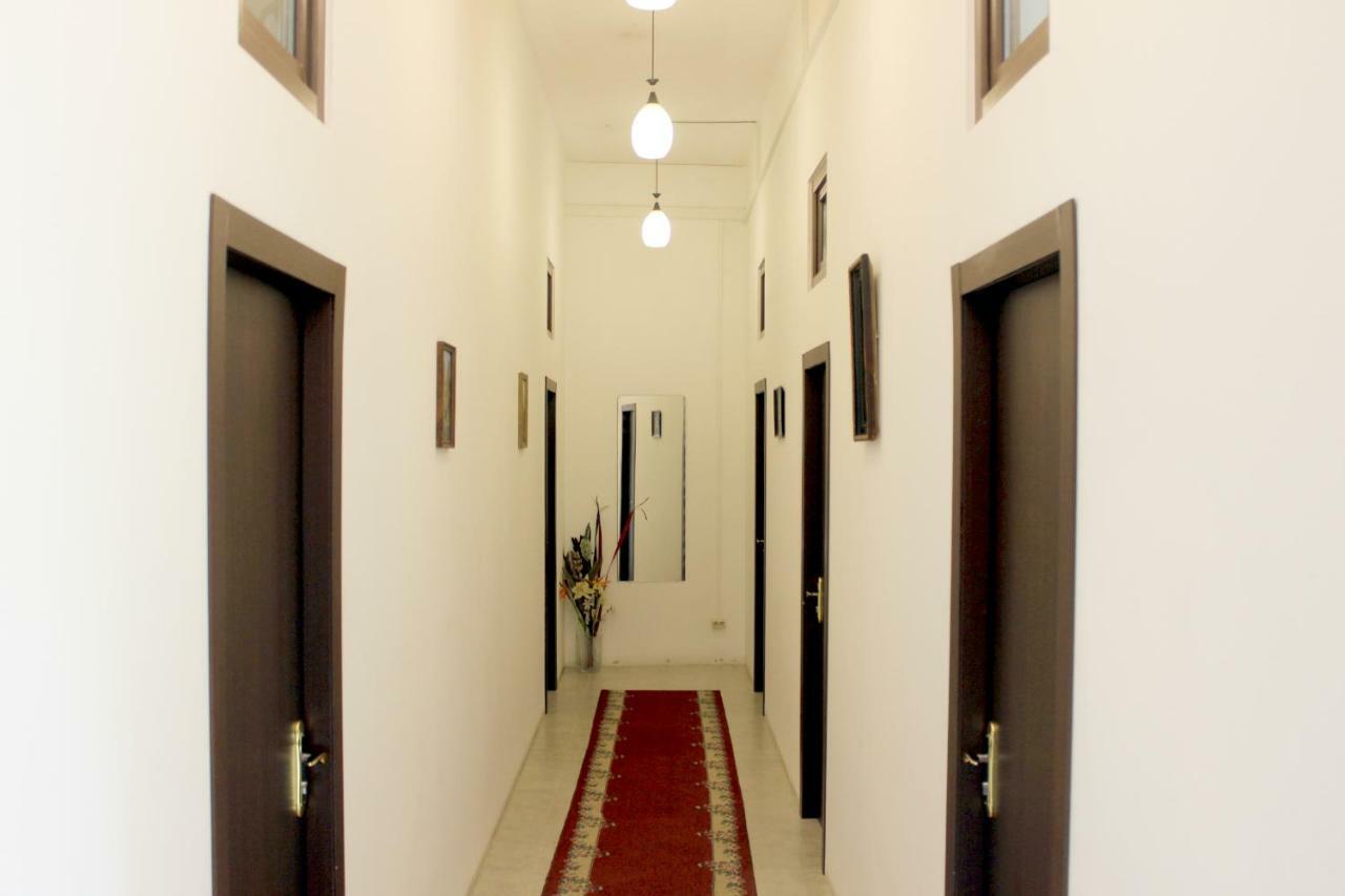 Hostel Near The Square Тбилиси Экстерьер фото